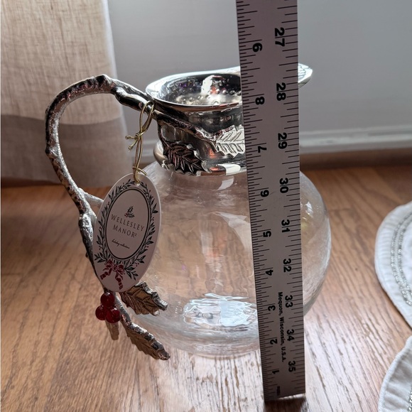 Elegant Silver and Glass Pitcher leaves design 8.5” high. New - Picture 14 of 14
